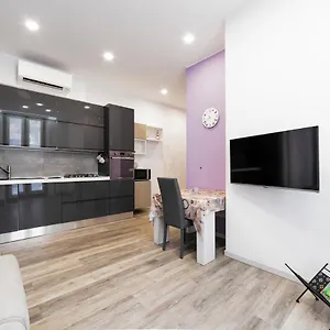 a-due-passi-da-piazza-firenze-apartment.italymilanhotels.net/